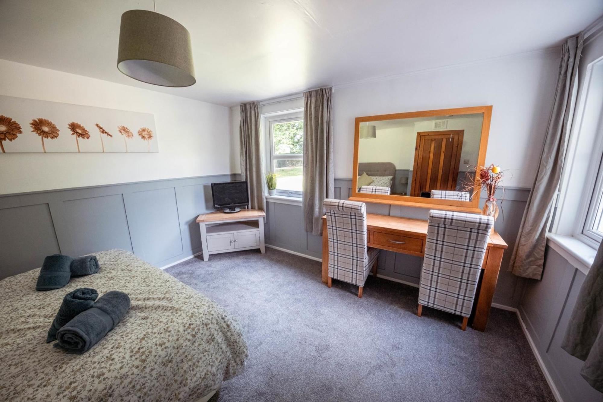 Large Country House With Garden, Outdoor Spa Area & Games Room With Hot Tub And Fire Pit Wigtown Buitenkant foto
