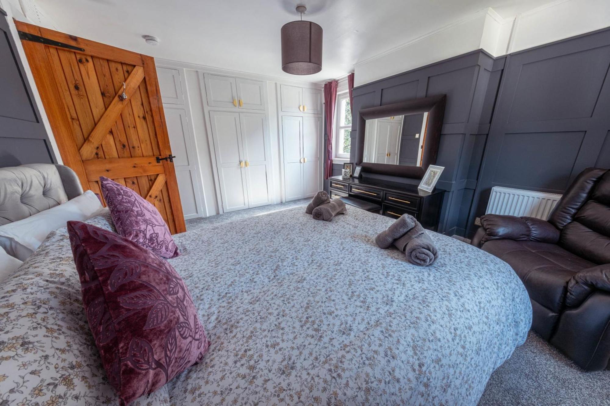 Large Country House With Garden, Outdoor Spa Area & Games Room With Hot Tub And Fire Pit Wigtown Buitenkant foto