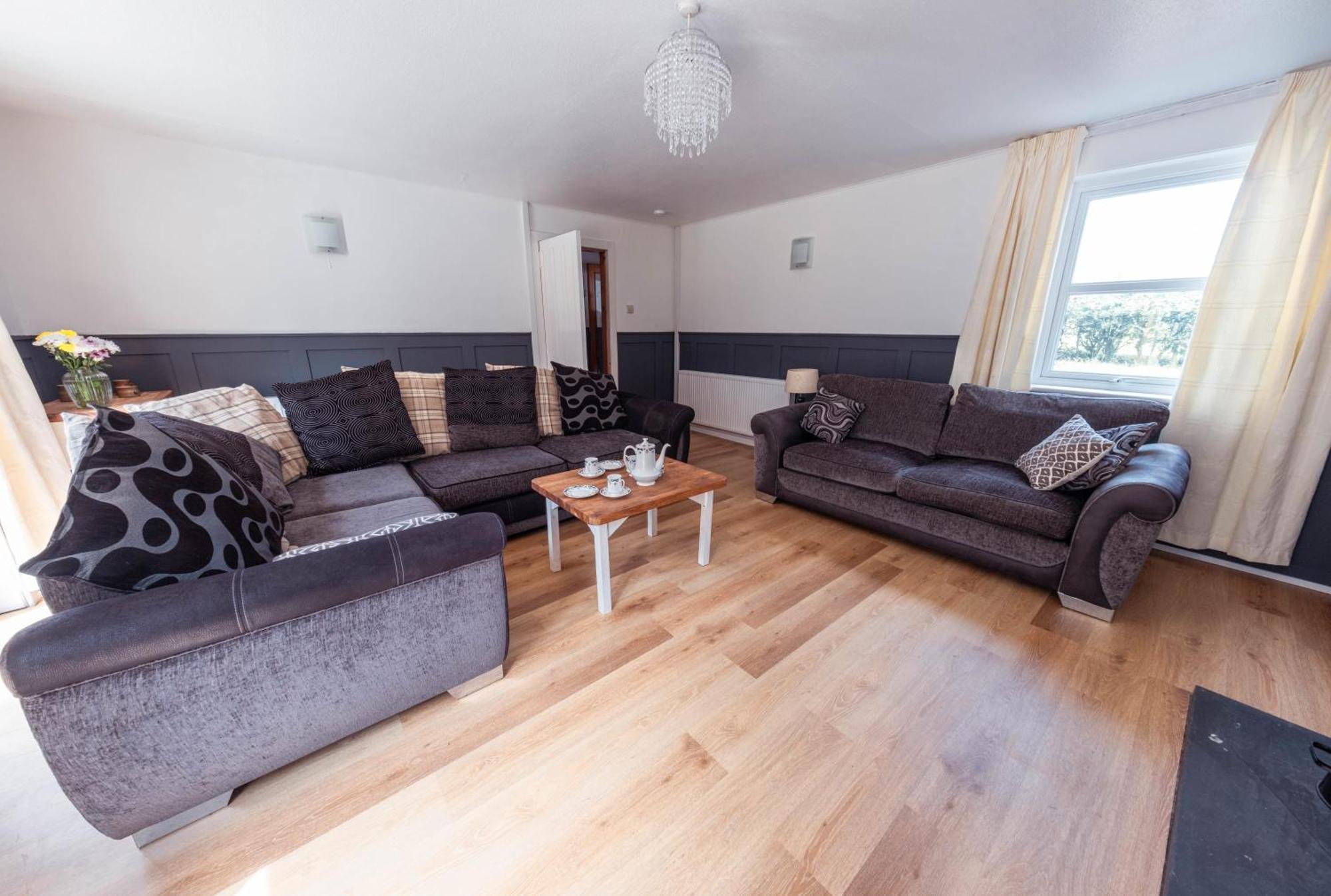Large Country House With Garden, Outdoor Spa Area & Games Room With Hot Tub And Fire Pit Wigtown Buitenkant foto