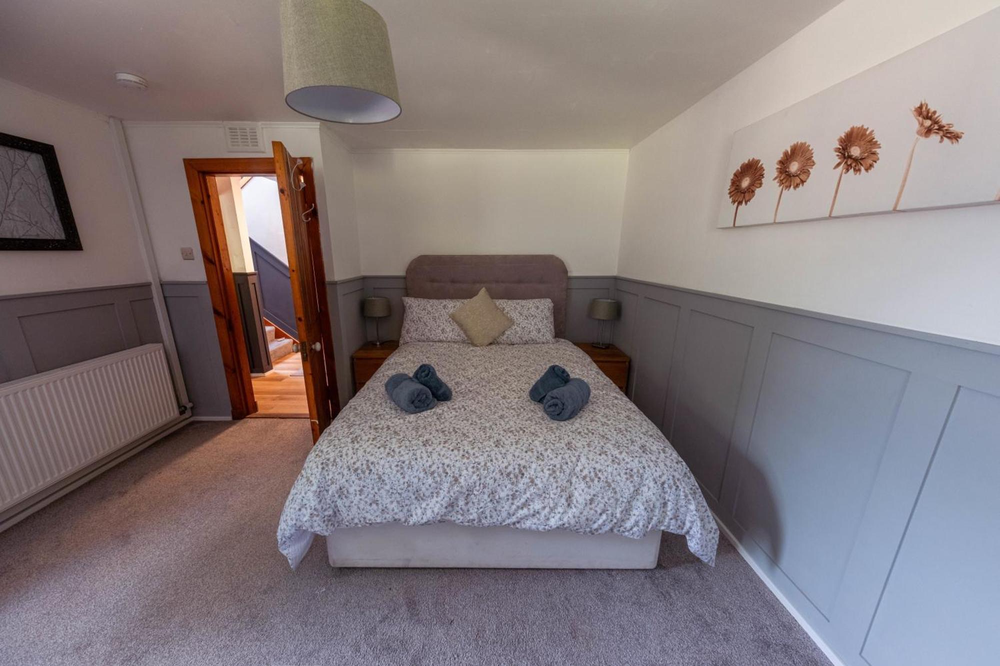 Large Country House With Garden, Outdoor Spa Area & Games Room With Hot Tub And Fire Pit Wigtown Buitenkant foto