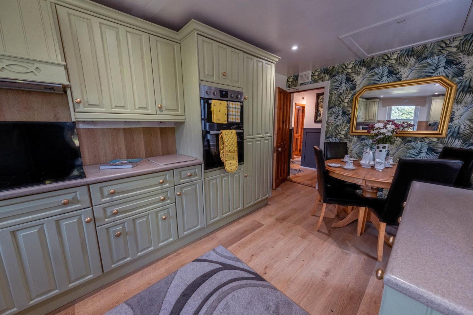 Large Country House With Garden, Outdoor Spa Area & Games Room With Hot Tub And Fire Pit Wigtown Buitenkant foto